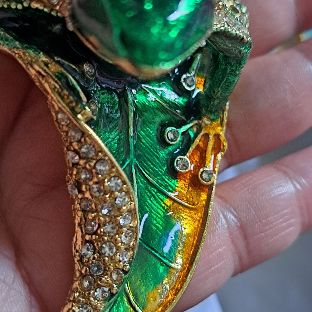 Tschotske Green Frog  with Rhinestones opens to store precious jewelry. New - Picture 5 of 6